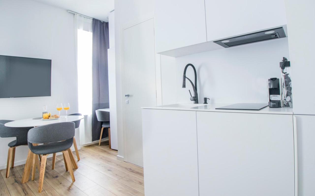 Main Square Modern Apartment *